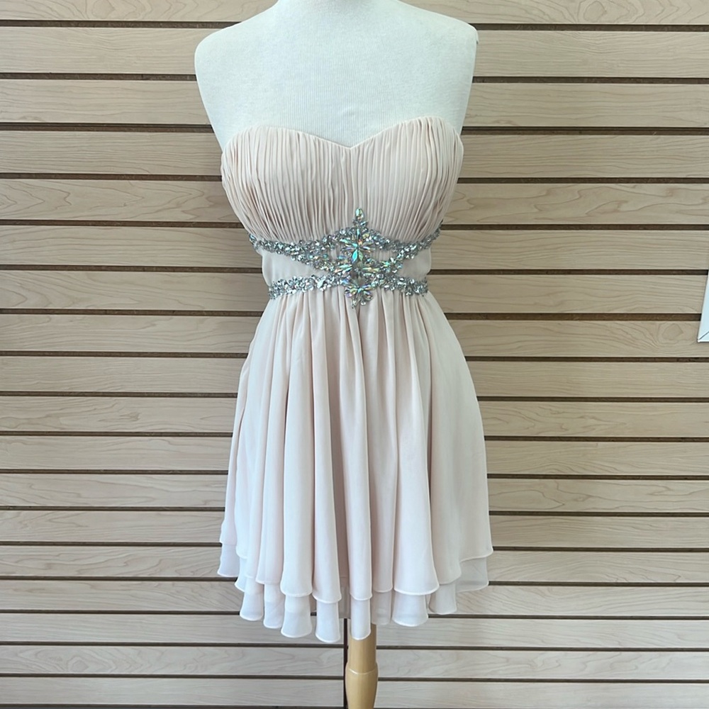 NEW STARBOX MEDIUM CHAMPAGNE CHIFFON BEADED COCKTAIL/HOMECOMING DRESS